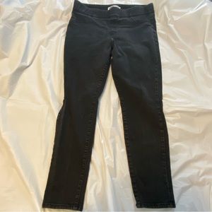 Old Navy Super Skinny Mid Rise pull on jeans. Size 16.